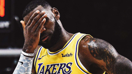 NBA热辣资讯 一细节显老詹太难！3次不看人传球 队友均打铁