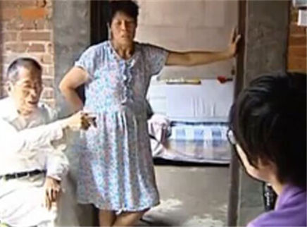 寻情记 八旬老父恋上保姆子女该怎么办