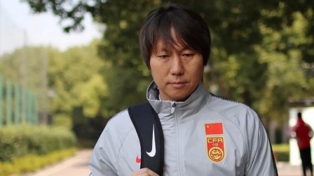 中国男足冲击2022世界杯 墙倒众人推？ 曝李铁任国足主帅后仍干预武汉队工作