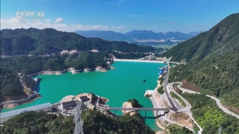 《新闻直播间》 20251225 11:00