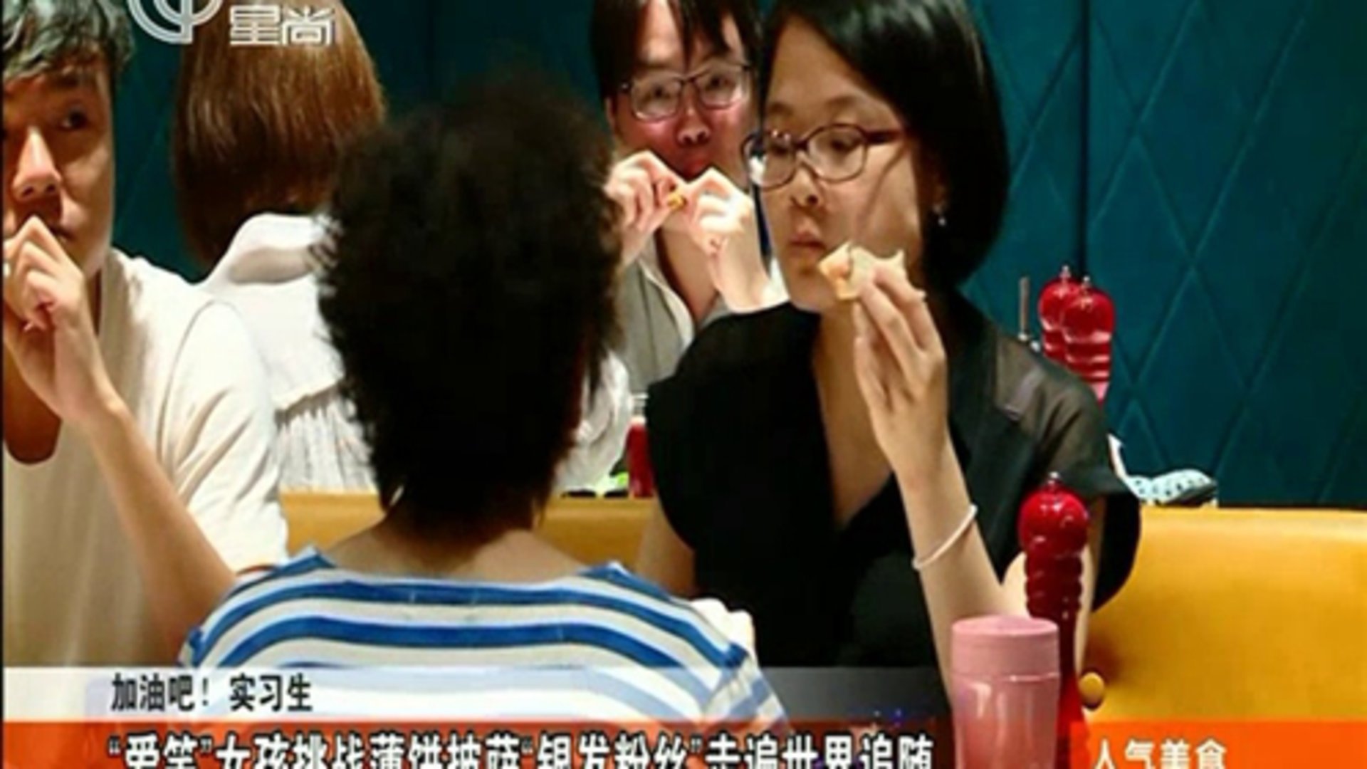 人气美食 坐在店门口吃饭？火爆云南菜跟你拼胆量！