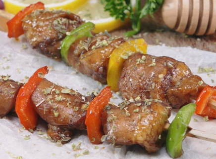 美食台 在家就能自制鸡肉烤串