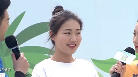 老师首关原地跑遗憾落水 女生队频频冲出赛道