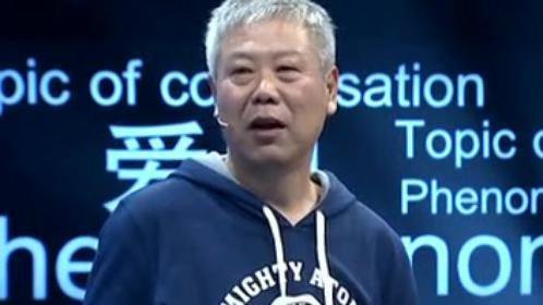 故事中国 周末版 花甲老人房车蜜月行 现场深情告白单膝下跪