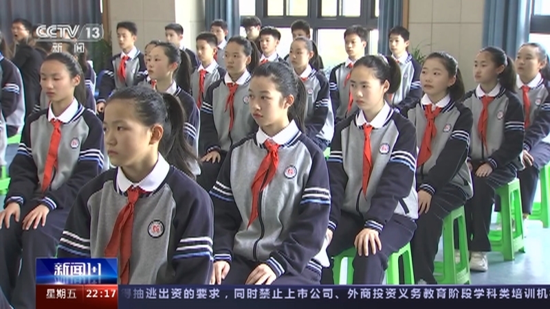 新闻1+1 《新闻1+1》 20230324 青少年脊柱侧弯，如何预防？