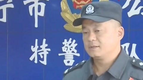 法治中国60分 女孩与家长扶梯上不慎摔倒 特警12秒飞奔救人