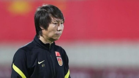 中国男足冲击2022世界杯 沪媒：国足换帅会在12月2日之后才有定论，李霄鹏接手呼声最高