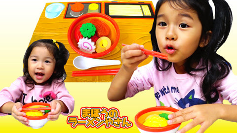 【中国爸爸】日本食玩 会变色的魔法拉面屋！