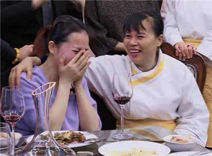 妈妈的牵挂 创业女汉子品尝“妈妈的味道”