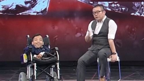 幸福来敲门【天津卫视】 轮椅车中的总裁