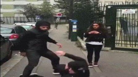 猿创精选 男子街头单挑遭胖揍 女友神助攻后画面都绿了 76