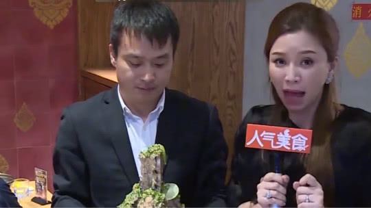 人气美食 海鲜店里吃牛蛙 蒸汽玩出新花样