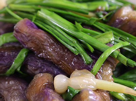 美食台 野葱炒茄子和野葱鸡蛋饼