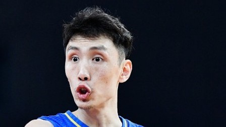 CBA 18/19赛季 山西VS江苏第三节：易立转身命中压哨两分，山西77-83江苏