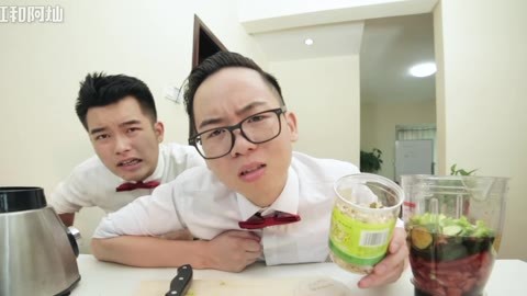 小缸和阿灿 两兄弟自制作死的解暑饮料