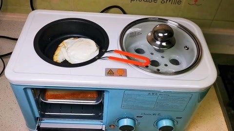 梁小轩和轩妈试吃各种美食 多功能早餐机