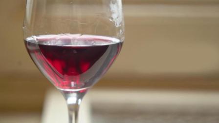 喝红酒之前要先“亲亲”？法国红酒装腔指南