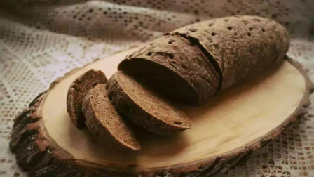 掺木屑的黑面包能吃吗 俄军经典口粮 打仗没它真不行