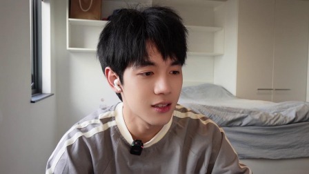我们恋爱吧 第五季 正正小白看姐姐撒娇持续微笑害羞，小峰回忆和小叶新疆之旅