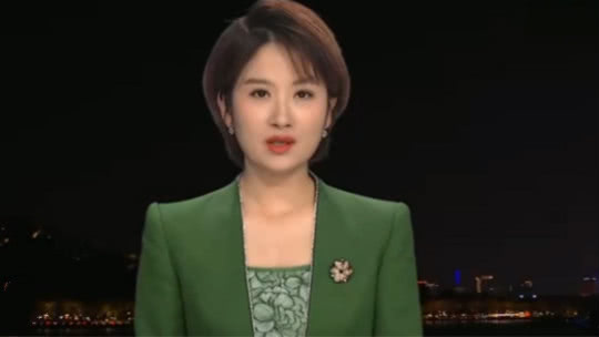 1818黄金眼 公交车门夹到 孕妇不太放心