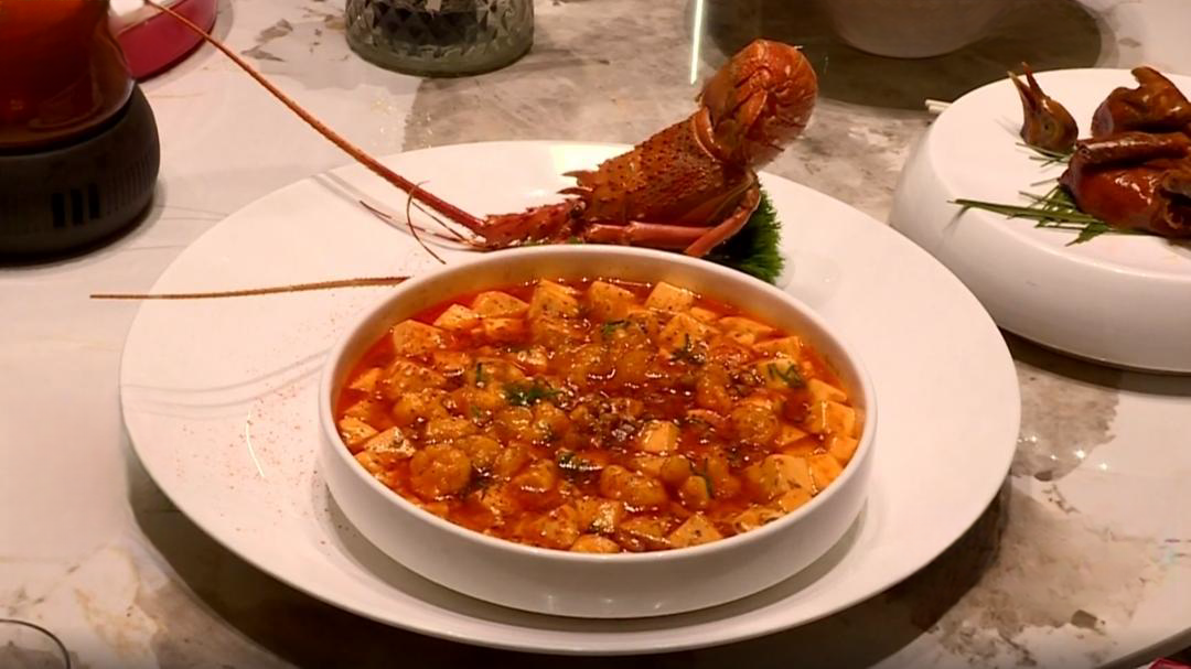 人气美食 热辣滚烫 本地三鲜砂锅