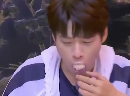 综艺吃瓜社 魏大勋吃包子一秒一个