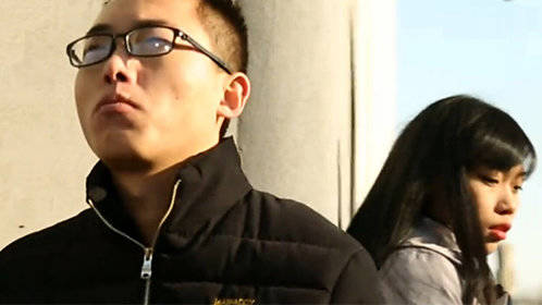 爱情保卫战 无业男子不满女友供钱养娘家发飙