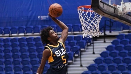 NBA热辣资讯 韦德之子扎伊尔上演空接暴扣！球迷：真是虎父无犬子啊！