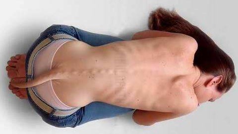 涨健识 埃及惊现长尾巴美女