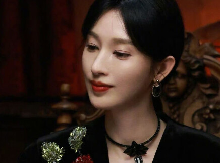 张俪分享《枭起青壤》片场花絮