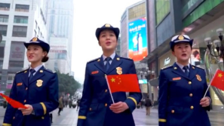 消防女指战员走上广场 以快闪方式歌唱祖国庆祝三八妇女节