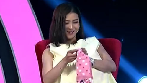 真的假不了 阎汶宣挺大肚穿袜子秀舞蹈功底