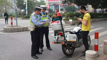 农民没钱买车，电动车摩托车不让骑，骑自行车算了