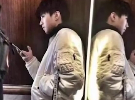娱乐新鲜爆 网友晒出坐电梯偶遇王俊凯照片