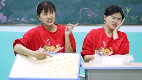美女家务事 同桌吃糖果长蛀牙