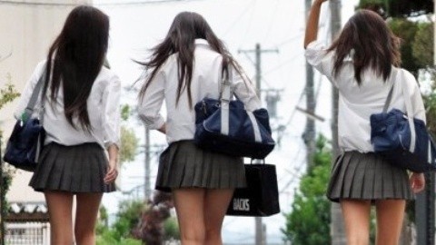 高兴就好 日本女生为啥冬天爱穿短裙