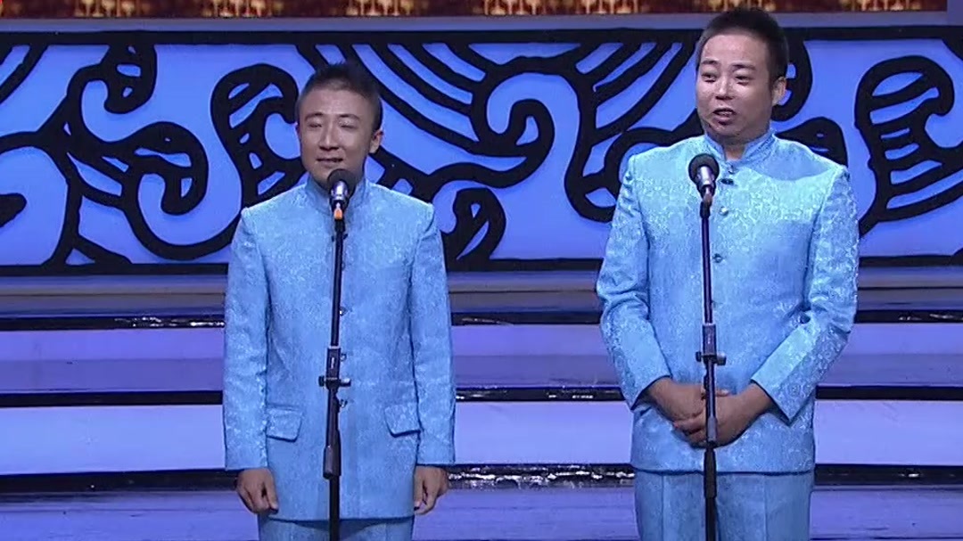 小伙嘴皮子真利索，观众看了笑不停