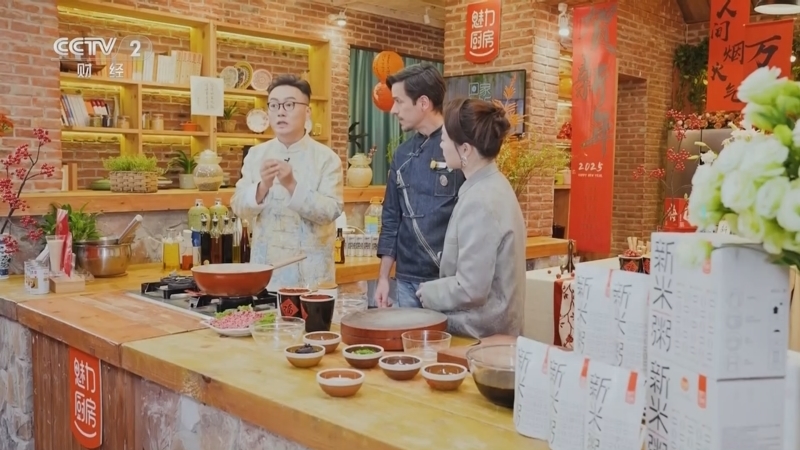 回家，吃饭 《回家吃饭》 20241231 饭小二的新年餐桌（一） 家常菜的新创意 餐桌上的中国美