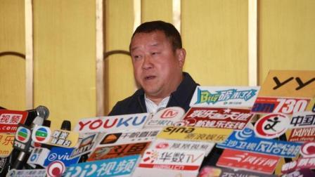 娱乐深喉咙 曾志伟携儿子召开发布会 否认性侵蓝洁瑛