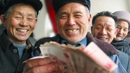 秒懂财经第六季 4月起 社保和养老金将有