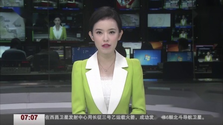 第一时间 “空中飞人”瓦伦达携妹妹走钢丝横穿纽约时报广场