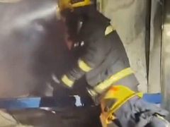 武汉民警抓捕持刀嫌犯，面向刀光与烈焰的逆行