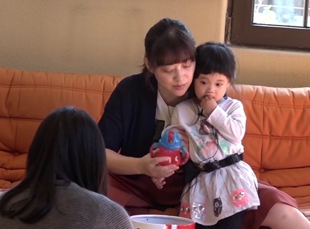 超人妈妈带娃记 梅婷欲扔玩具 快快秒变乖乖妹