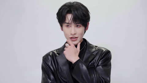 申浩男拍照360°无死角 荒岛求生变伦理故事