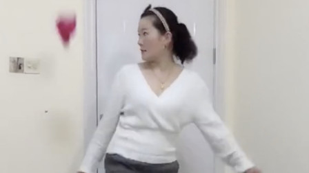 俺哪也不去，俺就天天呆在家里踢毽子