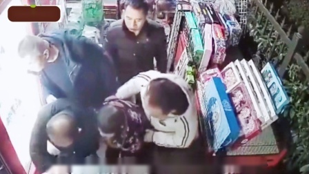 品人生百味第二季 大叔害怕孩子被狗咬到，踢了一下小狗，结果被狗主人按在地上