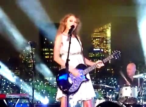 Taylor Swift Sparks Fly (Speak Now Tour at New York City Rooftop) 现场版-Taylor Swift (泰勒·斯威夫特)