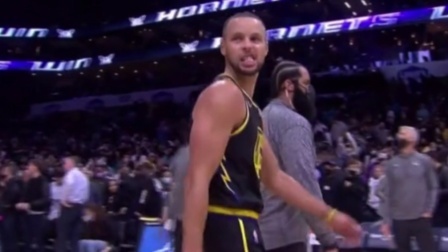 NBA热辣资讯 勇士遭黄蜂终结7连胜！看看库里的表情，球迷：真不甘心啊！