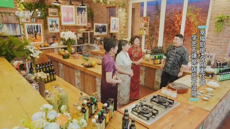《回家吃饭》 20251030 幸福厨房 夕阳更红（三） 学艺不嫌晚 快乐不设限