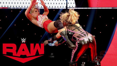 WWE RAW 2019 【RAW 10/07】莱西将垃圾倒在娜塔莉亚脸上